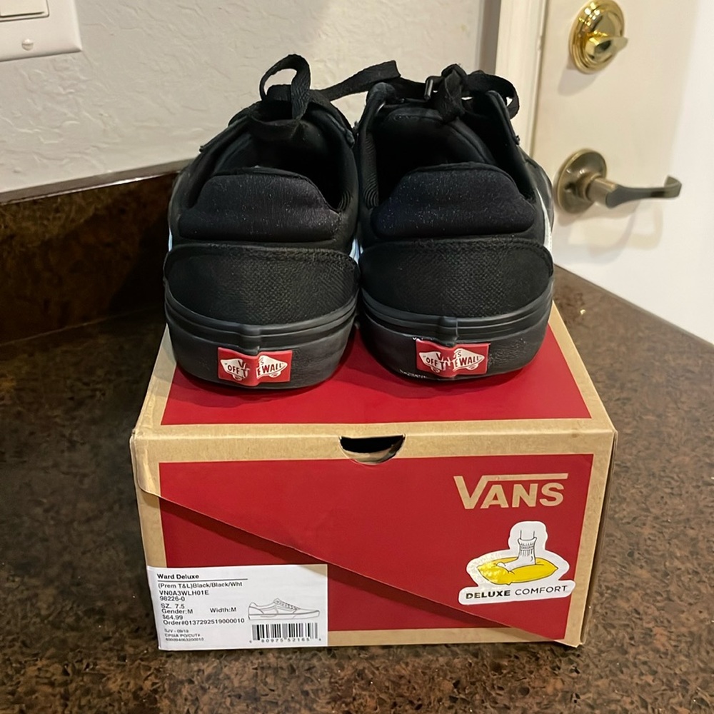Men’s Vans Ward Deluxe